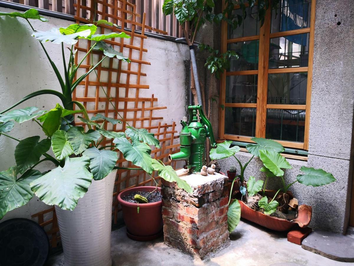 Bed and Breakfast Honey House Tainan Exterior foto